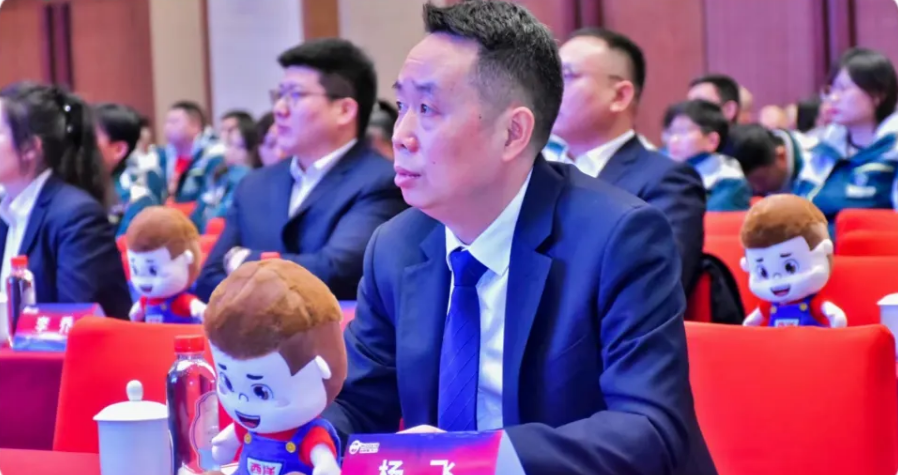 以长期主义视角，揭秘财务部杨飞“如履薄冰”的25年！